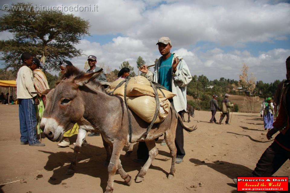 Ethiopia - Mercato lungo la strada per il sud - 30.jpg